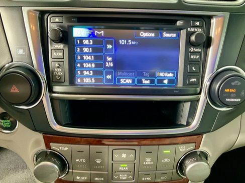 Used 2013 Toyota Highlander Limited FWD image 25
