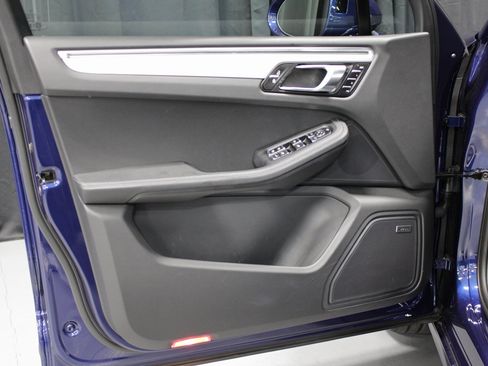 Certified 2025 Porsche Macan image 24