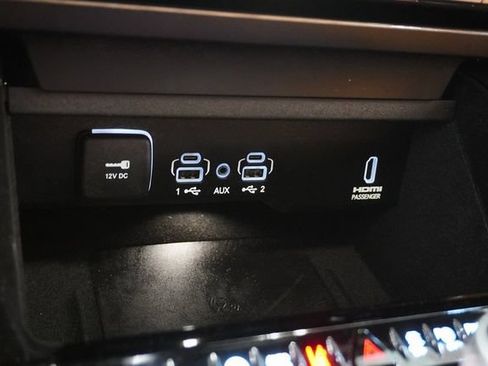 Used 2023 Jeep Grand Wagoneer Series III AWD/4WD image 28