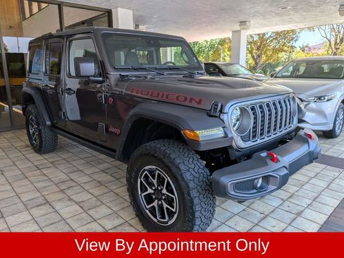 Used 2025 Jeep Wrangler Unlimited Rubicon w/ Convenience Group AWD/4WD image 3