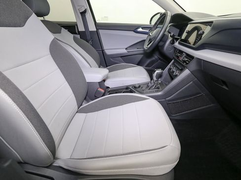 Certified 2022 Volkswagen Taos SE image 19