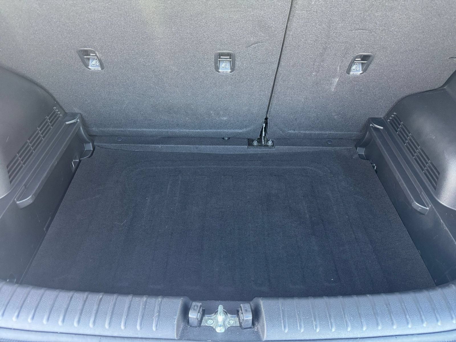 Used 2025 Kia Soul LX w/ LX Technology Package FWD image 29