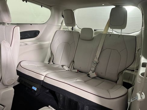 Used 2020 Chrysler Pacifica Limited image 13
