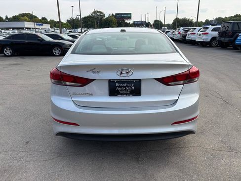 Used 2017 Hyundai Elantra SE w/ SE A/T Tech Package 03 FWD image 4