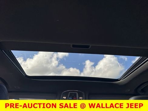 Used 2024 Jeep Grand Cherokee L Altitude AWD/4WD image 18
