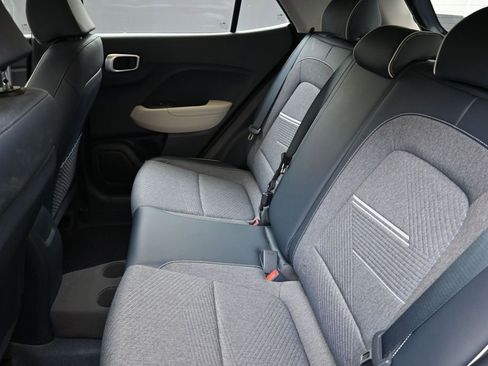 Used 2022 Hyundai Venue Limited FWD image 20