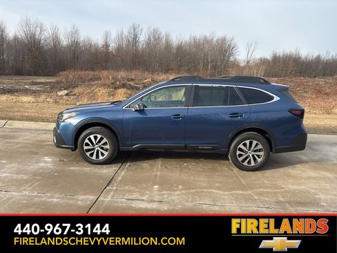 Used 2022 Subaru Outback Premium image 2