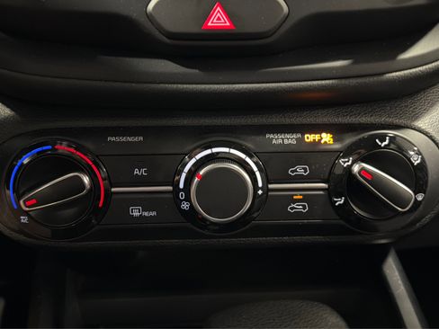 Used 2025 Kia Soul LX w/ LX Technology Package image 29