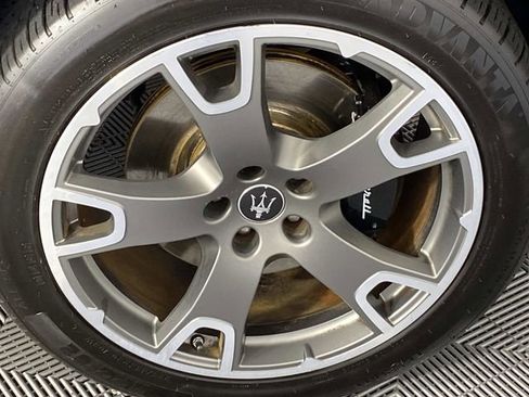 Used 2023 Maserati Levante GT AWD/4WD image 30