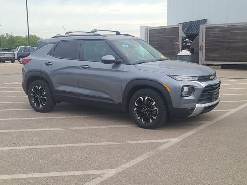 Used 2021 Chevrolet TrailBlazer LT w/ Convenience Package FWD image 8