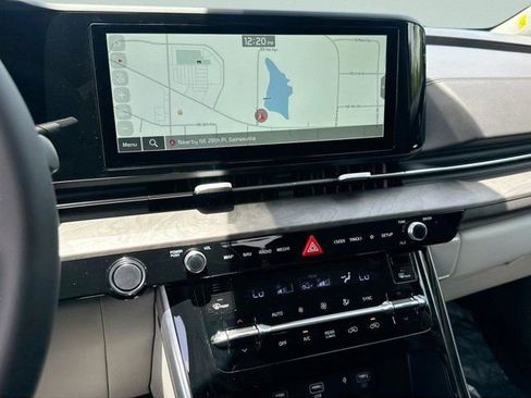 Used 2024 Kia Carnival EX image 19