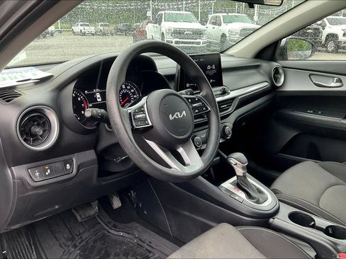 Used 2024 Kia Forte LXS w/ LXS Technology Package FWD image 8