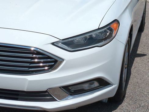 Used 2017 Ford Fusion SE w/ Fusion SE Technology Package FWD image 11