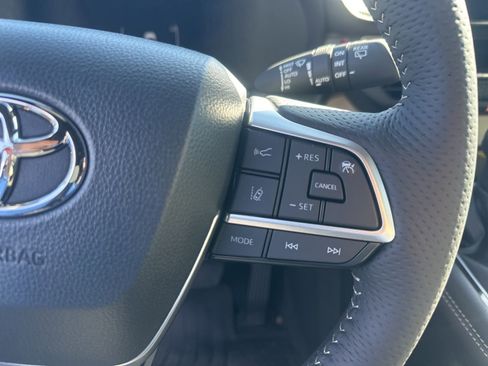 Certified 2026 Toyota Sienna Platinum image 9