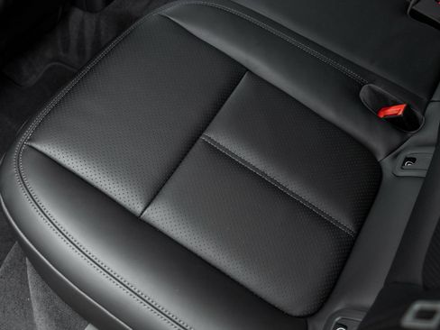 New 2026 Porsche Macan image 33