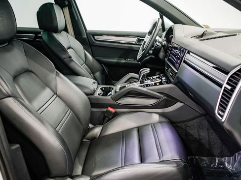 Used 2023 Porsche Cayenne S Platinum image 17