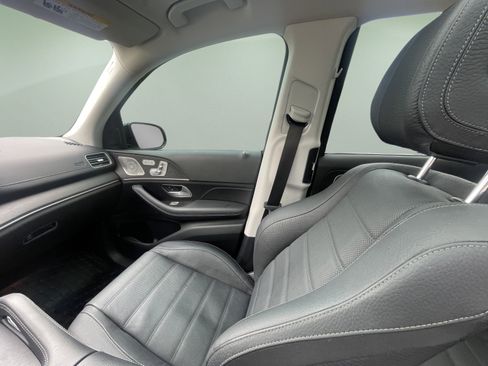 Used 2023 Mercedes-Benz GLS 580 4MATIC image 11