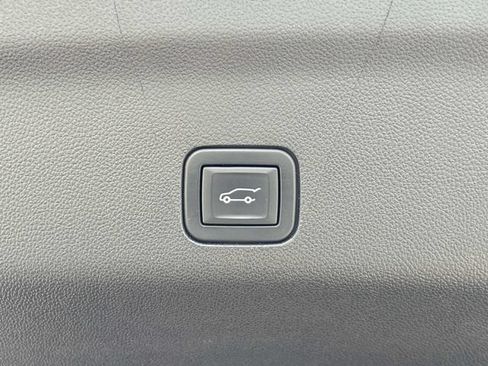 Used 2022 Chevrolet Tahoe Z71 w/ Z71 Off-Road Package AWD/4WD image 14