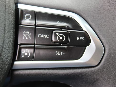 Used 2025 Jeep Compass Limited AWD/4WD image 20