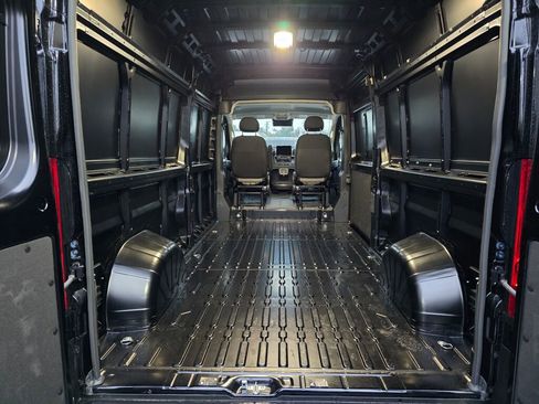New 2026 RAM ProMaster 2500 w/ Quick Order Package 22G SLT image 11