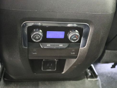 Used 2025 Chevrolet Suburban Z71 image 13