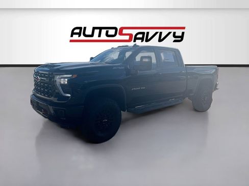 Used 2025 Chevrolet Silverado 2500 ZR2 w/ Technology Package AWD/4WD image 3