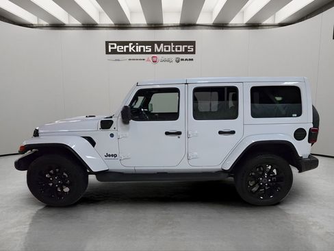 Used 2025 Jeep Wrangler Unlimited Sahara AWD/4WD image 2