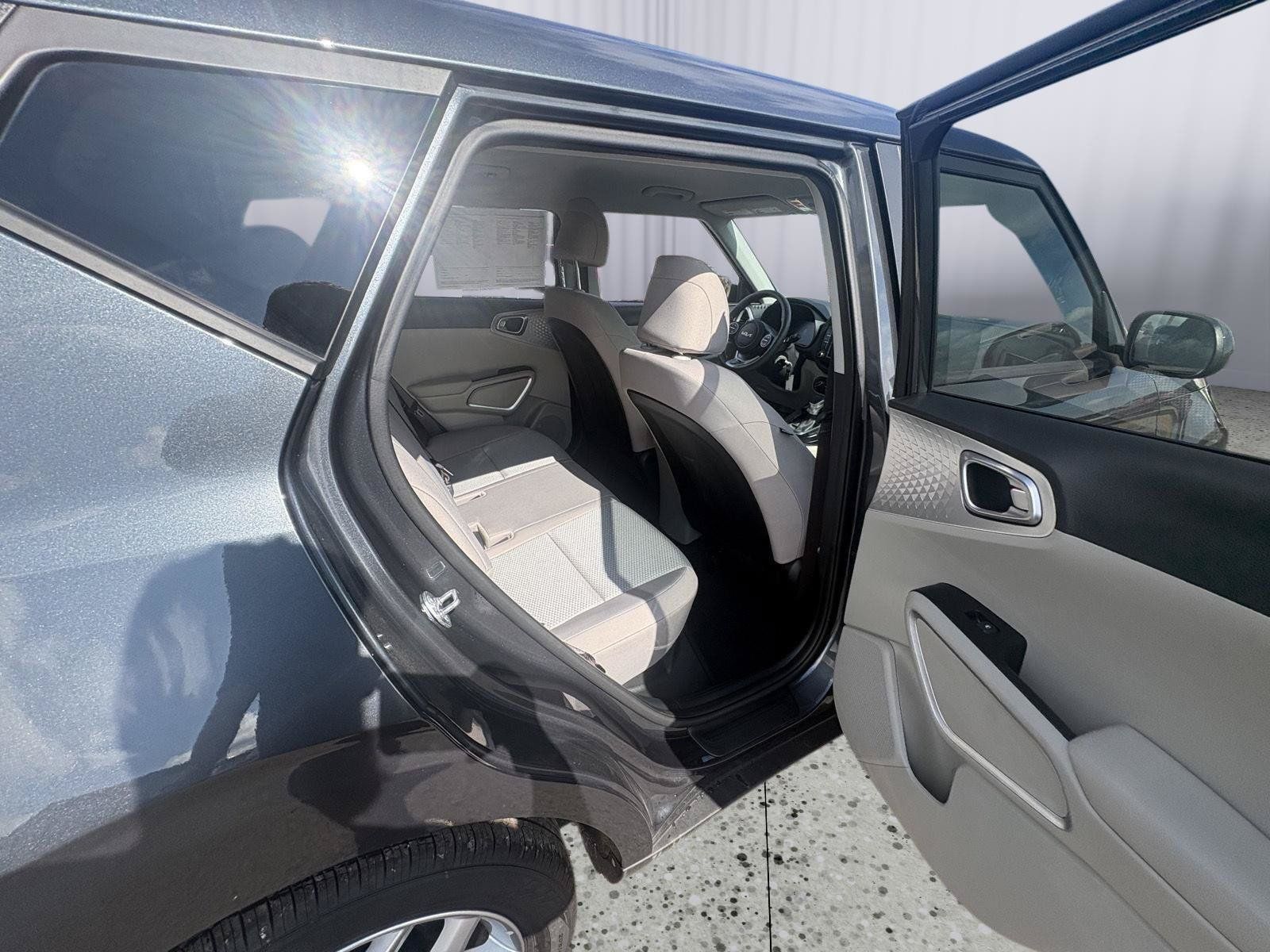 Used 2025 Kia Soul LX FWD image 18