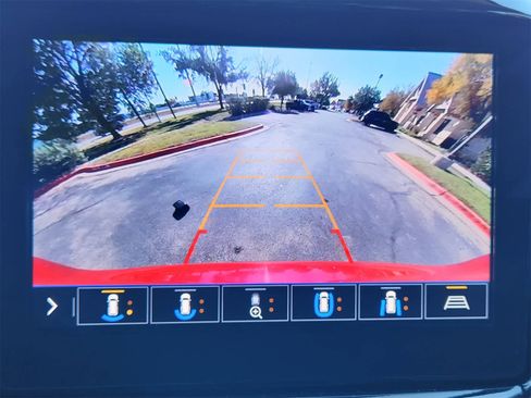 Used 2020 Chevrolet Traverse LT w/ LT Premium Package image 17