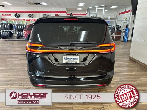 New 2026 Chrysler Pacifica Limited w/ S Appearance Package AWD/4WD image 4