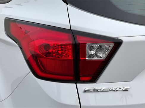 Used 2019 Ford Escape S image 32