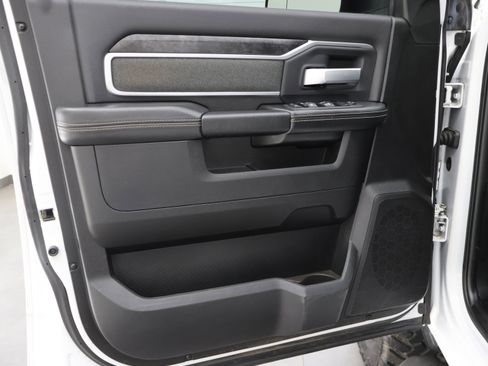 Used 2022 RAM 2500 Big Horn w/ Night Edition AWD/4WD image 37