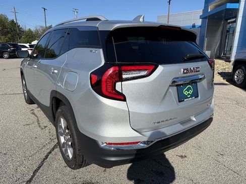 Used 2022 GMC Terrain SLT AWD/4WD image 4