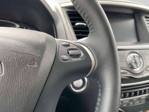 Used 2018 Nissan Pathfinder SV AWD/4WD image 21