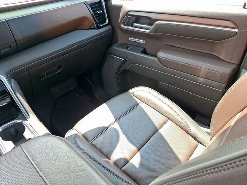 Used 2025 GMC Sierra 1500 Denali AWD/4WD image 16