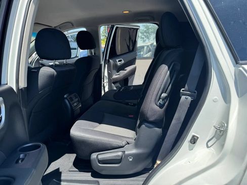 Used 2017 Nissan Pathfinder S FWD image 10
