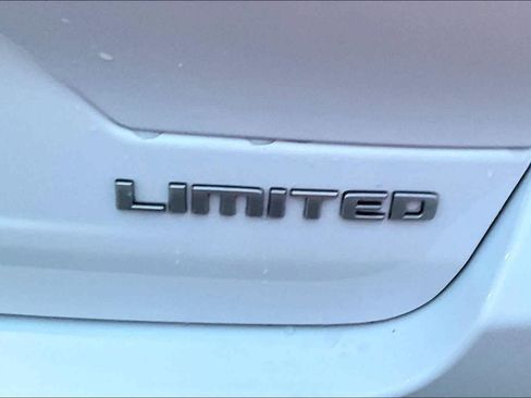 New 2025 Jeep Grand Cherokee Limited w/ Luxury Tech Group II image 8