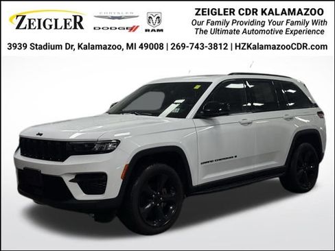 Certified 2022 Jeep Grand Cherokee Altitude image 1