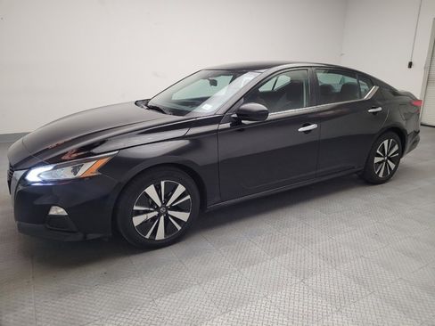 Used 2022 Nissan Altima 2.5 SV image 2