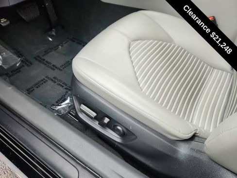 Used 2023 Toyota Camry SE image 17