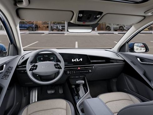 Certified 2025 Kia Niro SX Touring FWD image 14