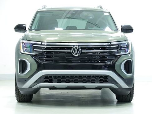 New 2026 Volkswagen Atlas Peak Edition AWD/4WD image 2