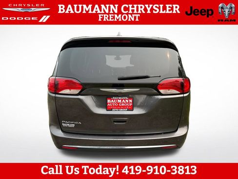 Used 2018 Chrysler Pacifica Touring-L Plus w/ Tire & Wheel Group FWD image 5