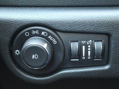 New 2026 Chrysler Pacifica Select image 16