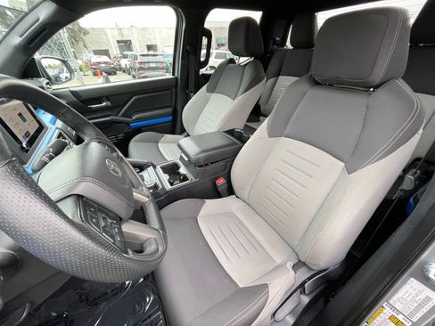 Used 2025 Toyota Tacoma TRD Off-Road image 34