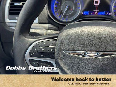 Used 2018 Chrysler 300 Touring L RWD image 17