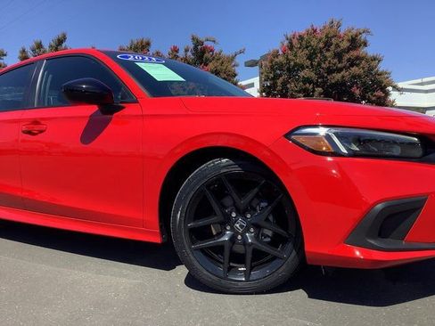 Used 2023 Honda Civic Sport image 3