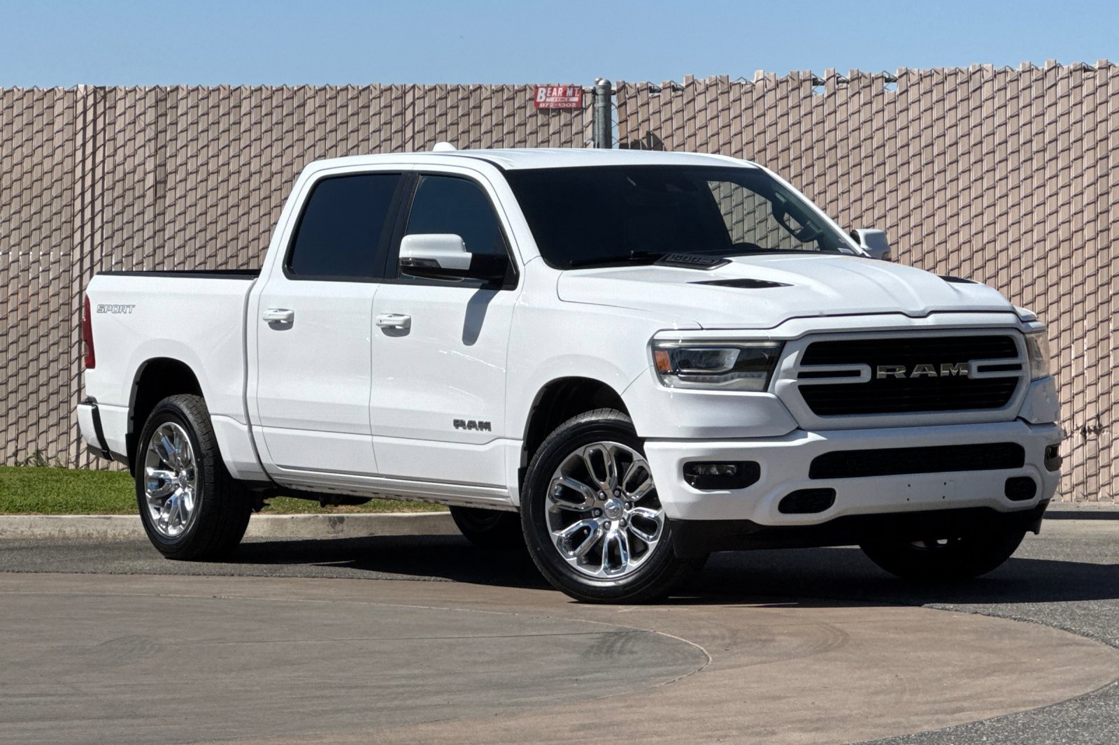 Used 2023 RAM 1500 Laramie AWD/4WD image 2