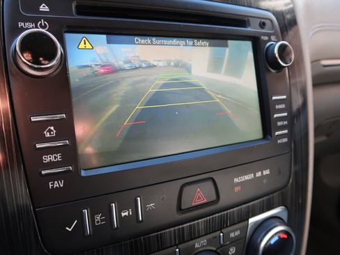 Used 2015 Chevrolet Traverse LT image 16