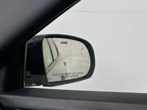 Certified 2024 Jeep Compass Limited image 27